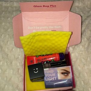 NWT Ipsy Glam Bag Plus